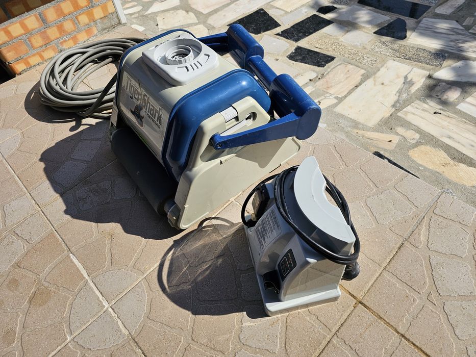 Robo piscina Tiger shark
