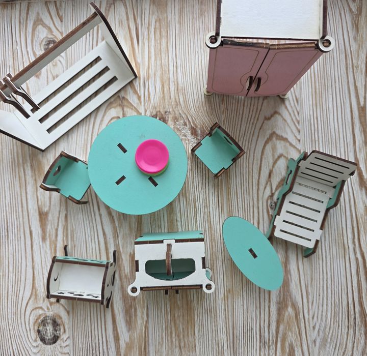 Дерев'яні меблі для ляльок