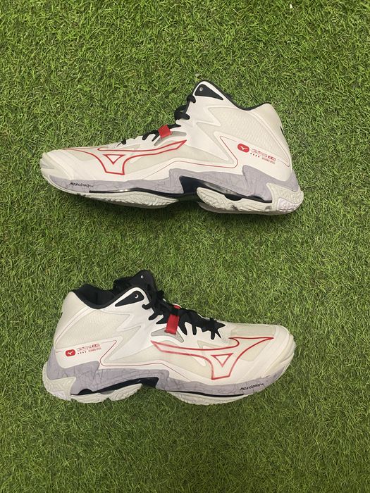 Волейбольні кросівки mizuno