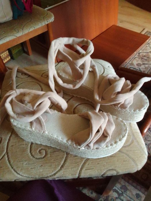Espadryle na koturnie wiązane rozm.40