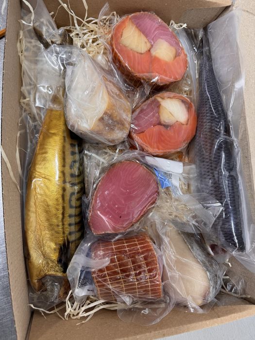 Подарунок новорічний рибний бокс, копчена риба, солена