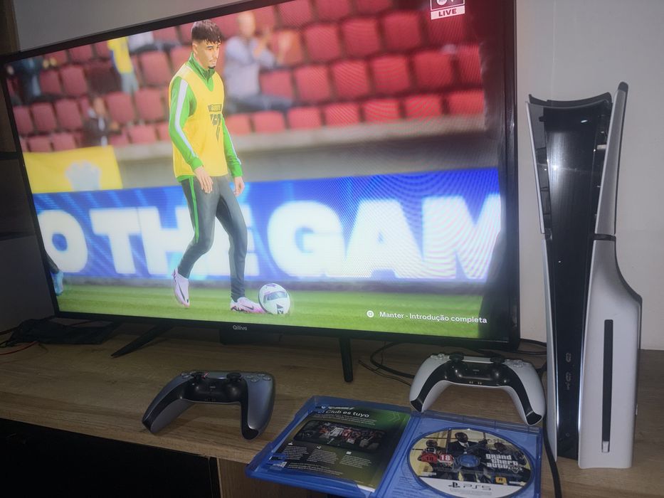 Ps5 com 2 comandos e 2 jogos
