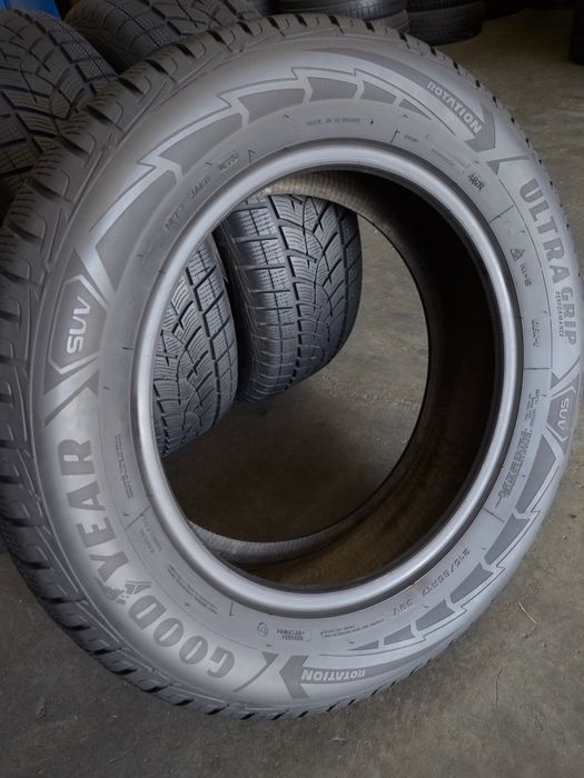 GoodYear UltraGrip Performance SUV R17 215/65 99V зимові шини добрі, свіжі