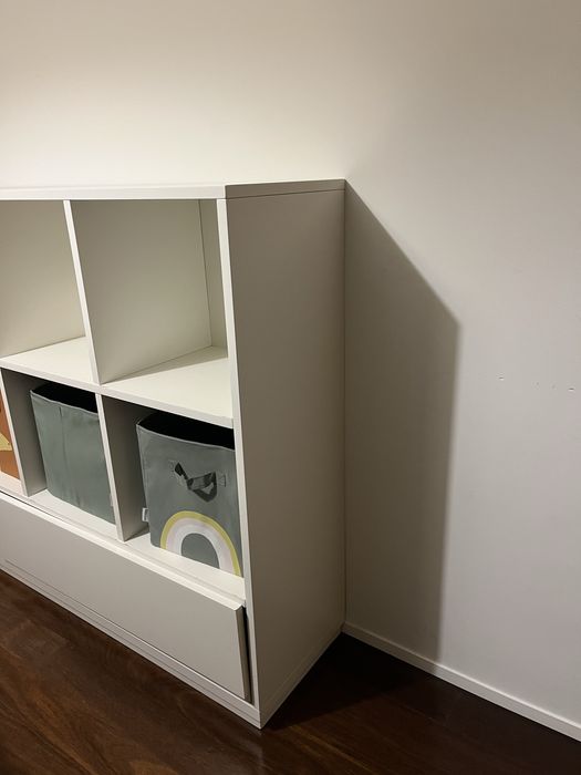 Armário de cubos e gavetas