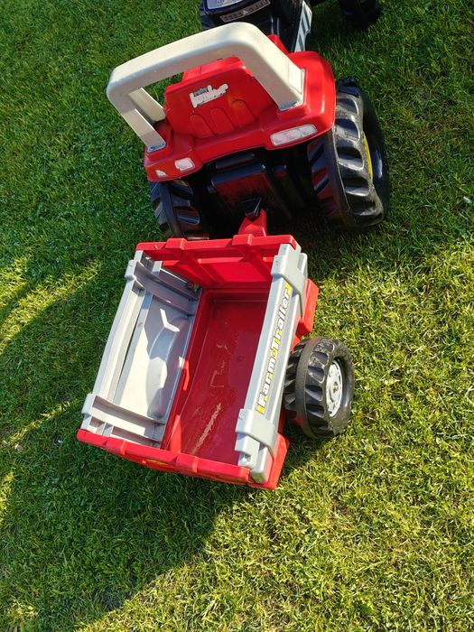 Traktor na pedały z przyczepą
