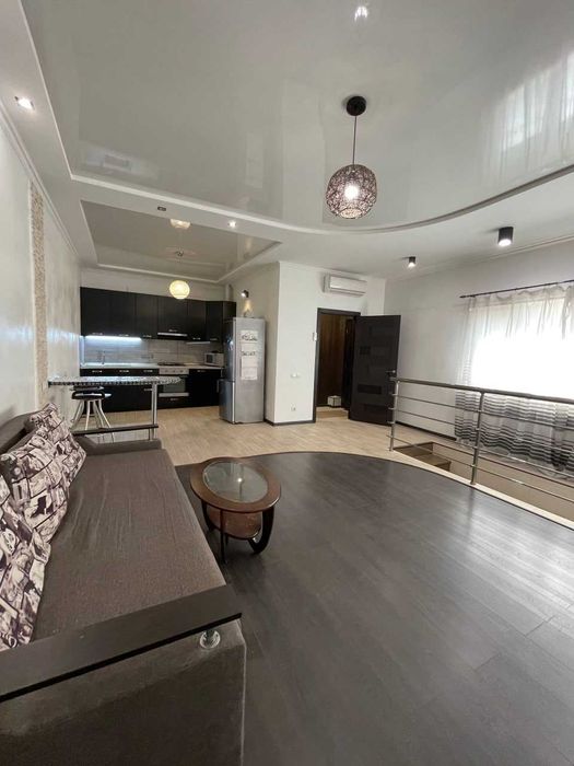 Продам квартиру з ремонтом,аналог приватного будинку біля центру Одеси