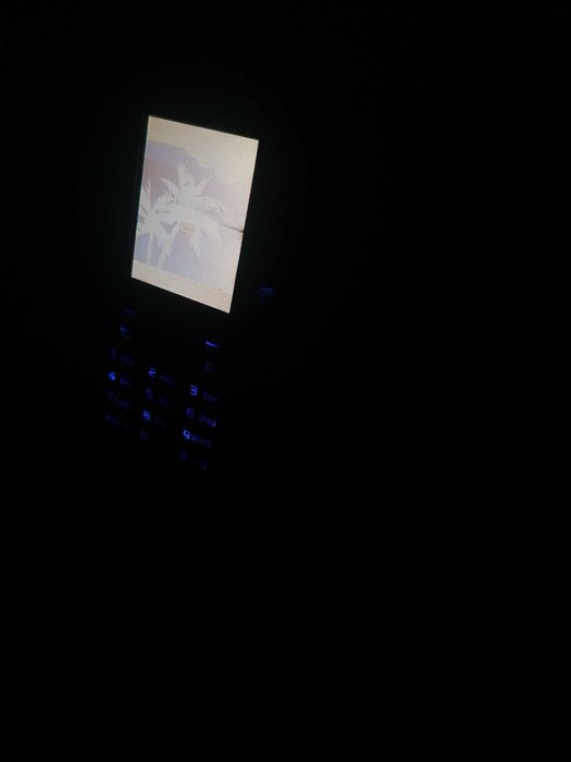 Telemóvel sony erikson com carregador de mesa antigo