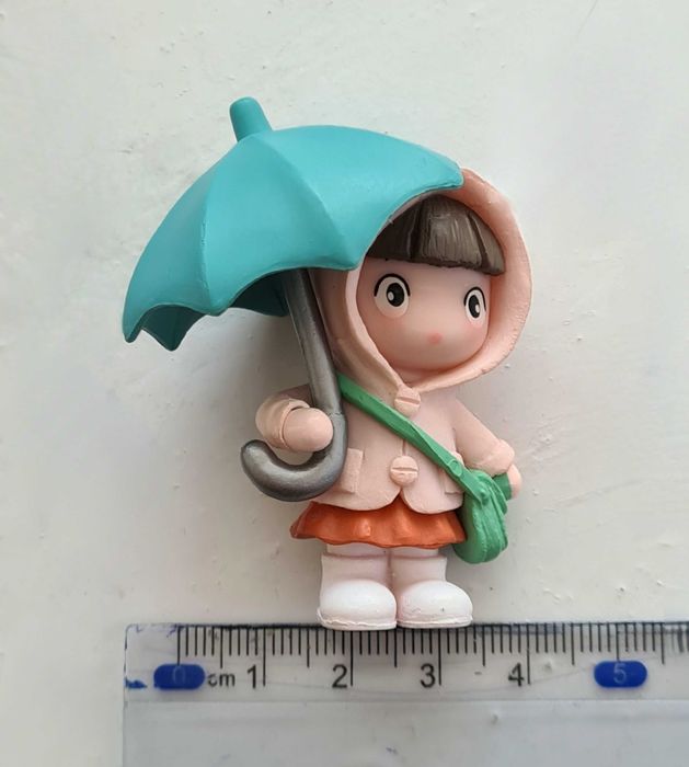 Миниатюрная игрушка, девочка с зонтиком