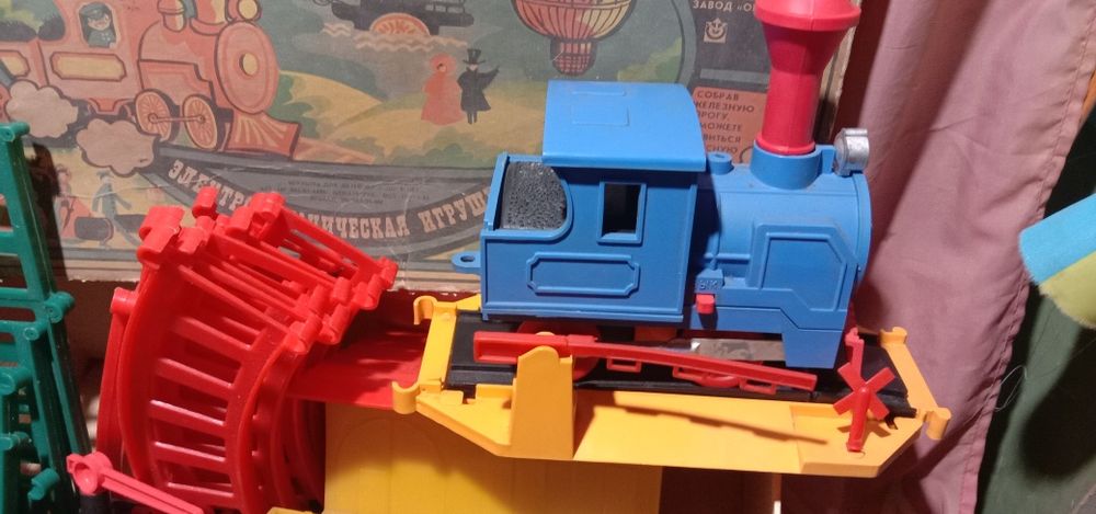 Железная дорога и вертолет В 84.