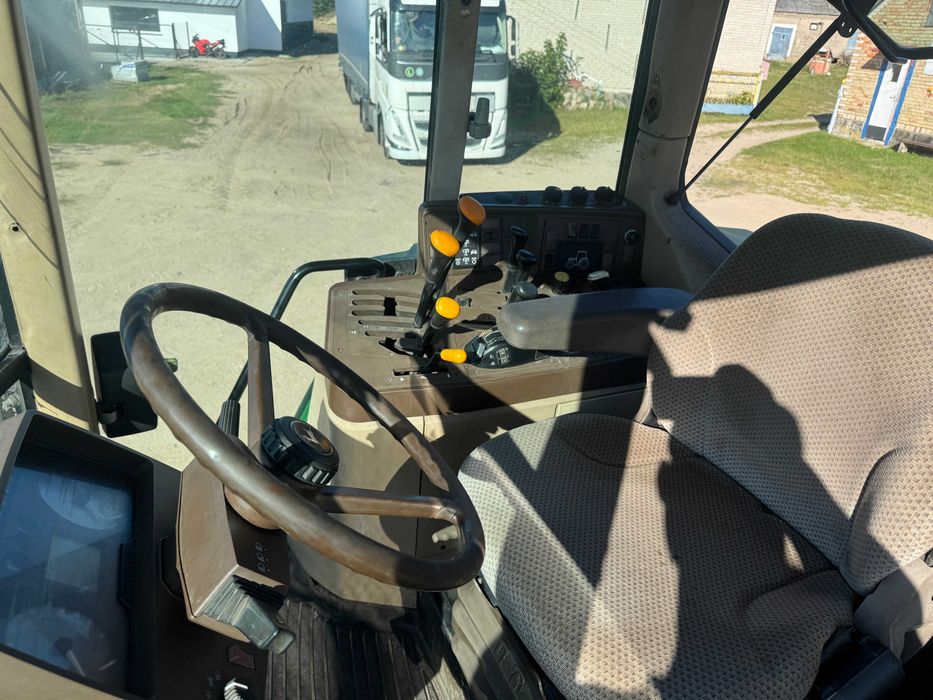 John Deere 6910 nie Valtra Renault