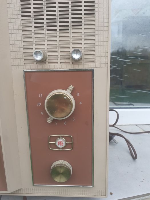 Televisão antiga em bom estado