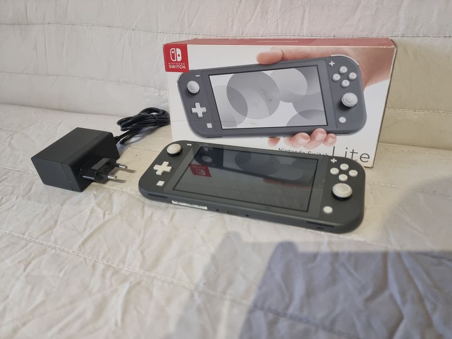 Nintendo Switch LITE z CFW, karta 128GB, org ładowarką, pudełko.