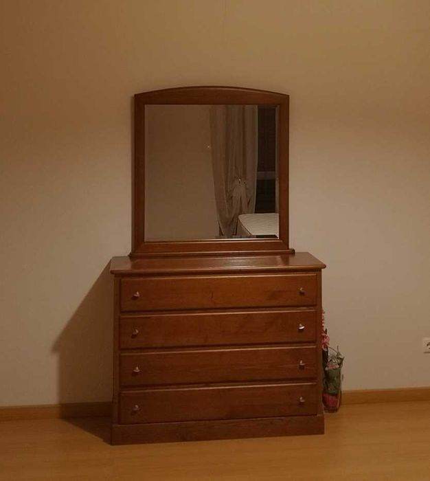 Quarto em madeira maciça