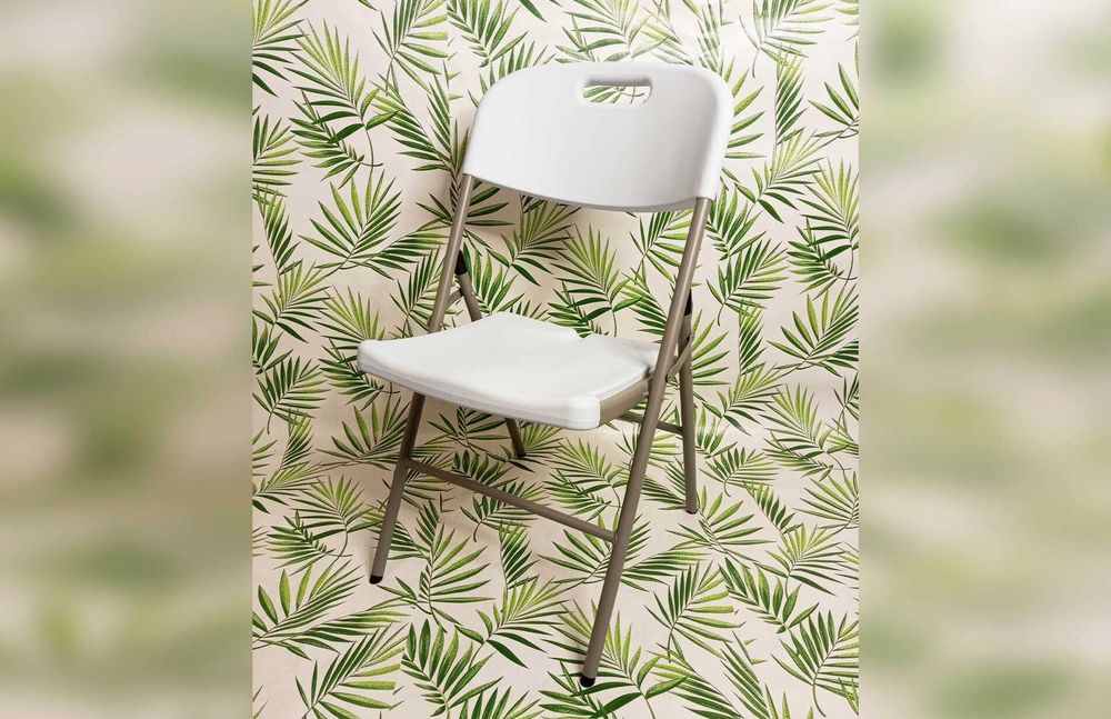 Широке садове крісло біле для відпочинку/Стілець металевий для клієнта