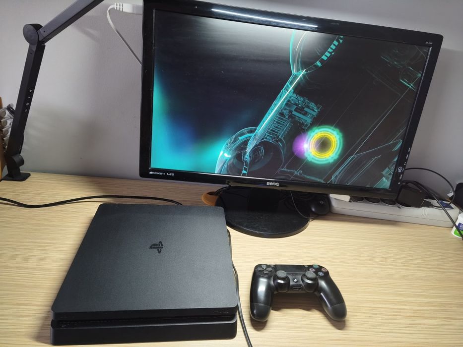 Sony PlayStation 4 Slim + pad + HDMI PS4
