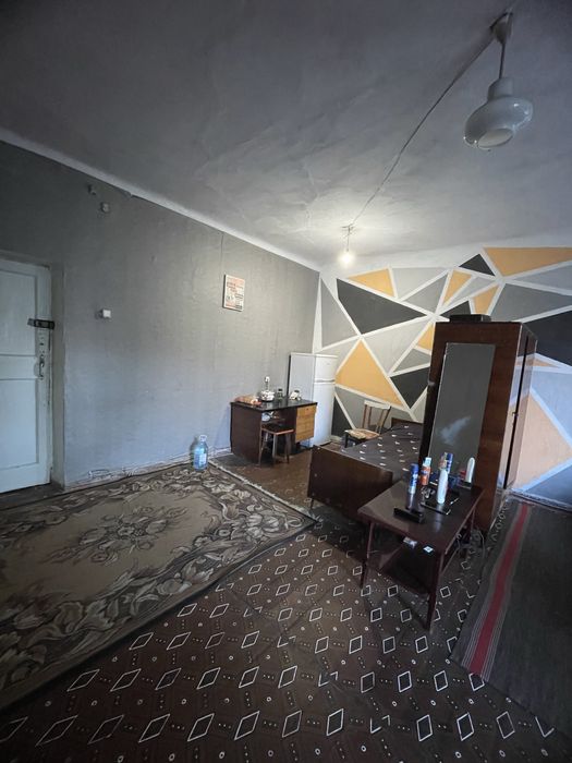 Продаю велику гарну кімнату в гуртожитку