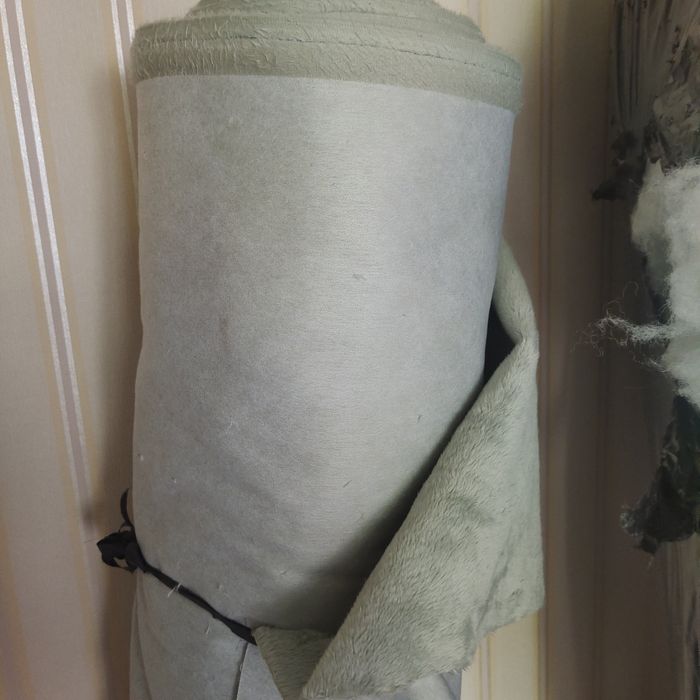 Плюшева тканина сіра в рулоні