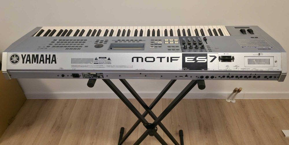 Yamaha Motif ES7 + Flight Case