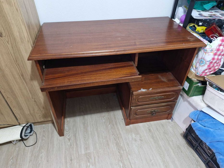 Secretaria de quarto/ bom estado