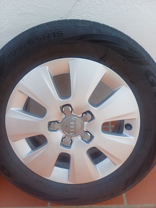 Vendo Jantes 15" com Pneus – Audi A3 8P