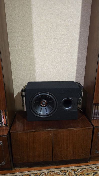 Сабвуфер для автомобіля JBL