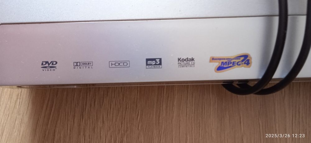 DVD проигрыватель караоке с микрофоном.