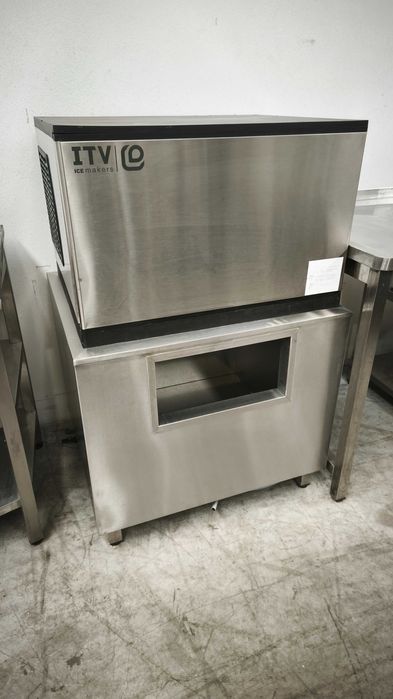 Máquina de gelo em cubo 220kg /24h ITV