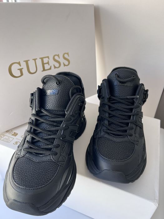 Кросівки жіночі Guess р.37