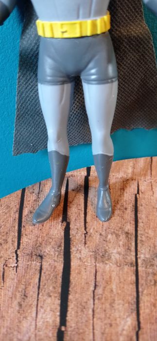 DC Comics NJ Croce Liga Sprawiedliwych szary Batman z peleryną figurka