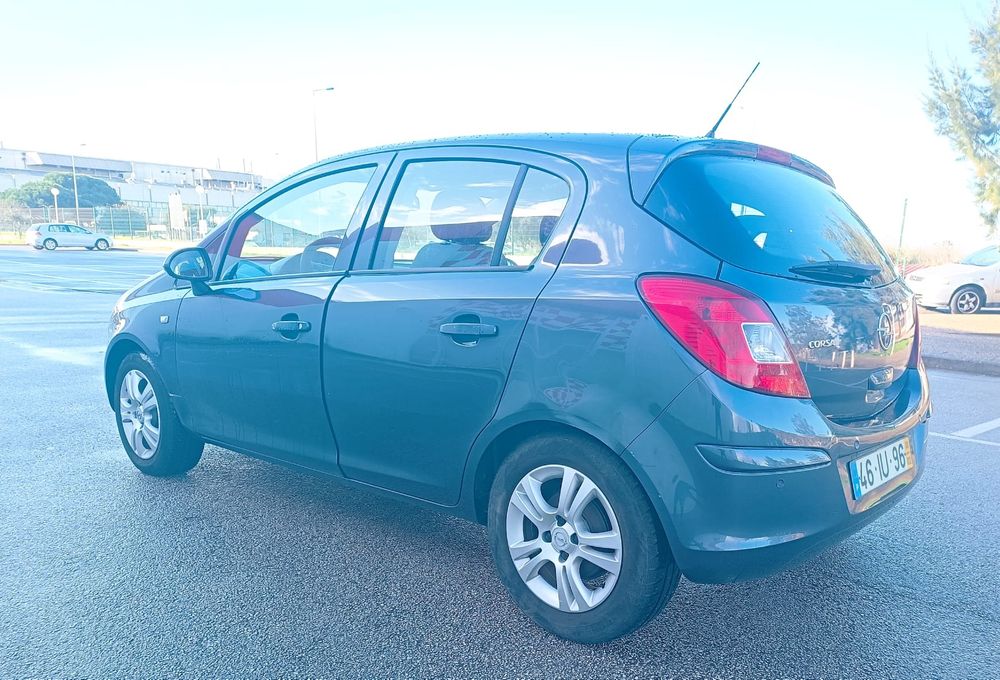 Opel Corsa 2010 com 94mil km
