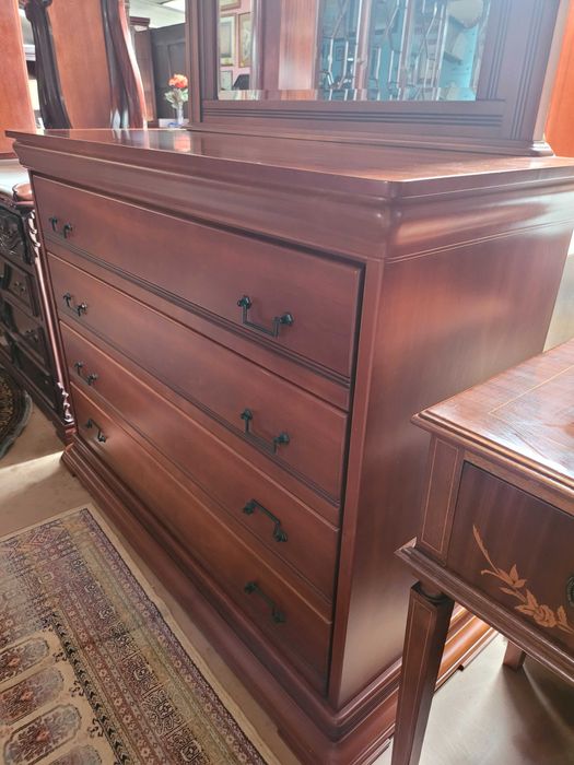 Grande cómoda em madeira maciça com espelho - Sem m