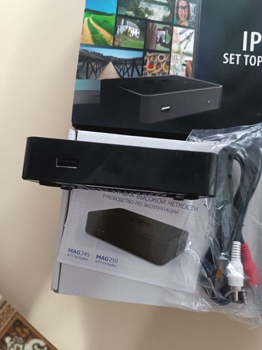 Смарт приставка IPTV MAG 250 нова.