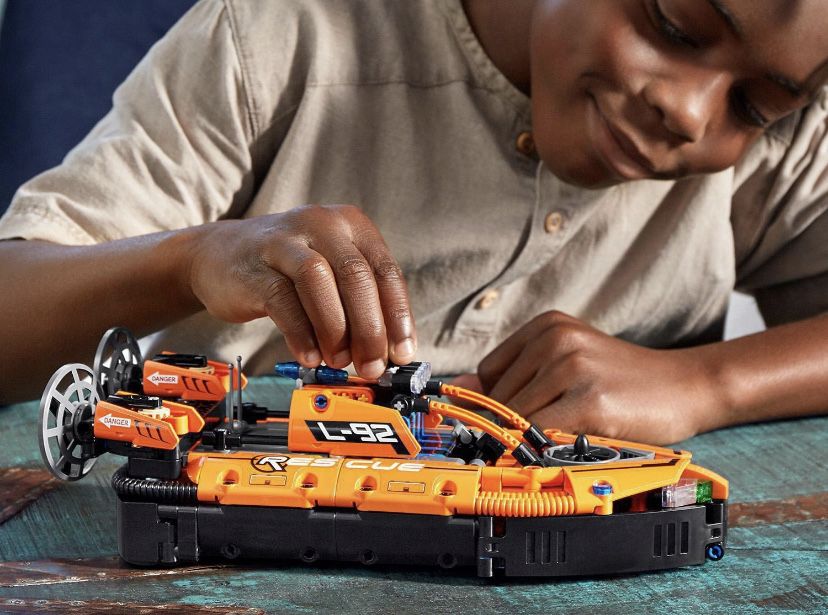 LEGO TECHNIC Poduszkowiec ratowniczy 42120 Klocki Zestaw Prezent