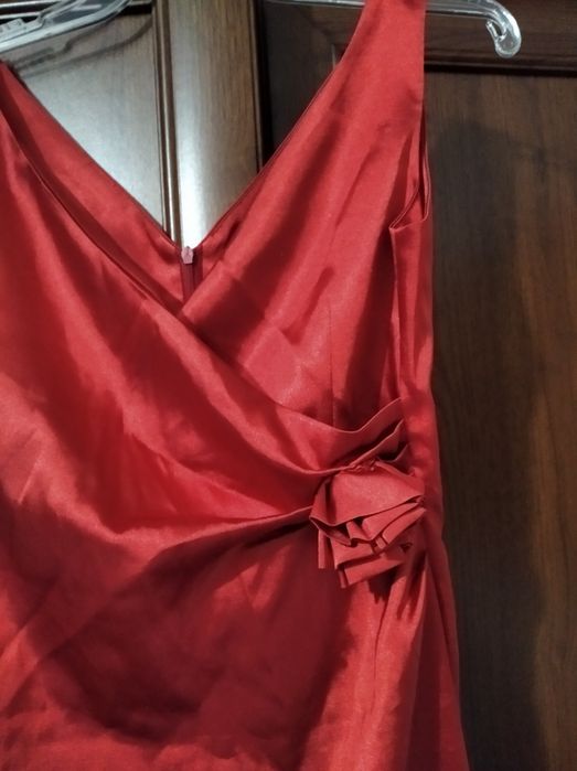 Sukienka czerwona elegancka atłasowa