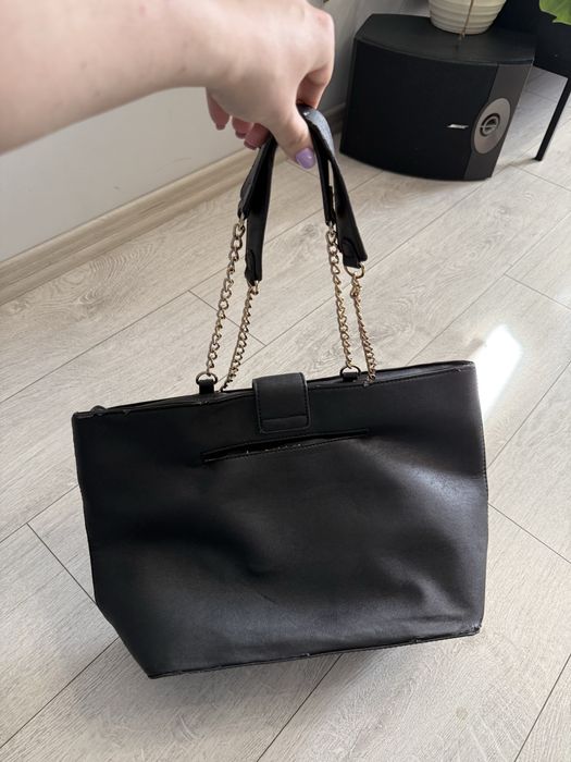 Torebka damska czarna Guess