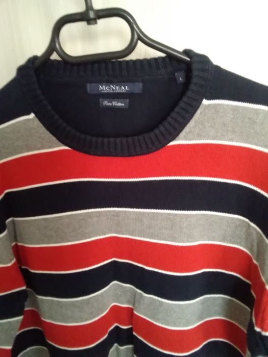 Sweter L.                                                            .