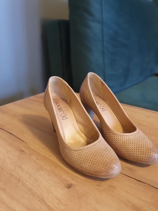 Pantofle Lasocki skórzane nude 36