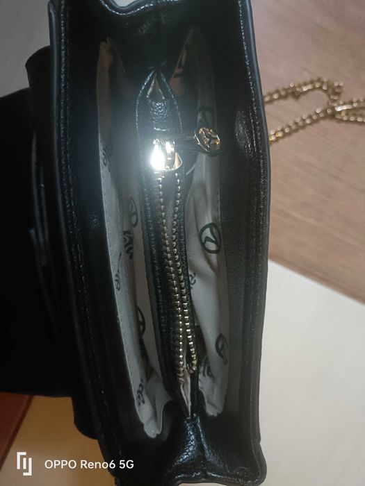 torebka czarna na łańcuszku