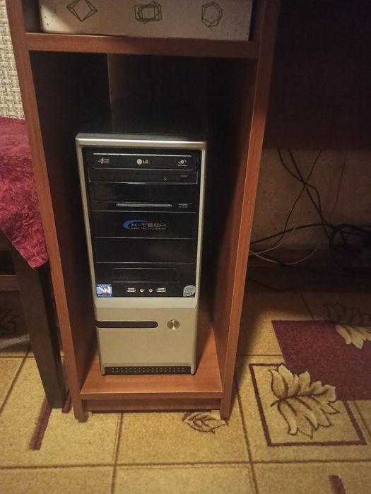 Всё вместе: компьютер, монитор, МФУ, блютуз камера, колонки