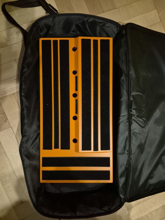 Pedalboard 58x29 Rockhouse z pokrowcem + kable