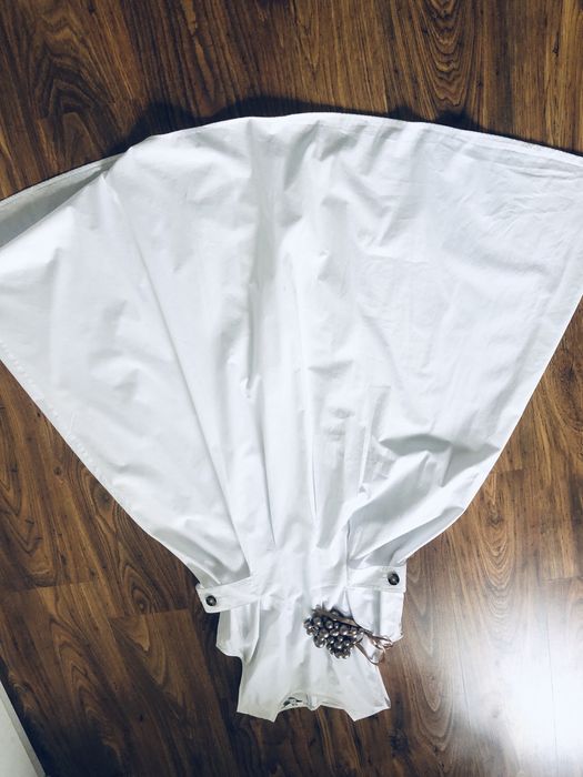 Długa biała sukienka