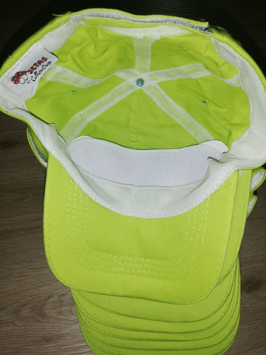 Bonés de criança cor verde Lima - novos