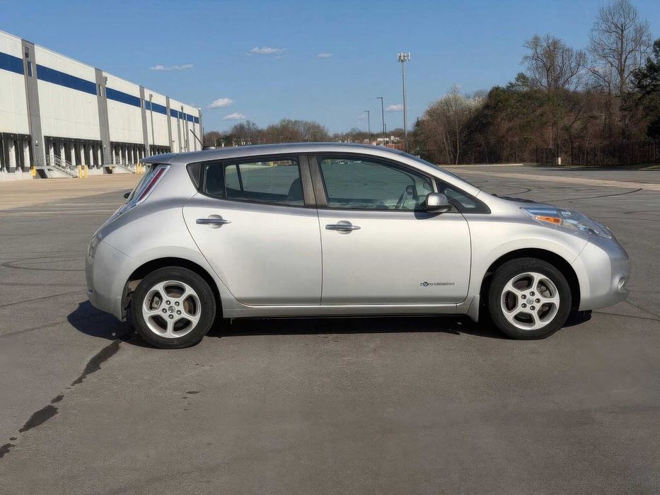 Nissan LEAF SV      2015