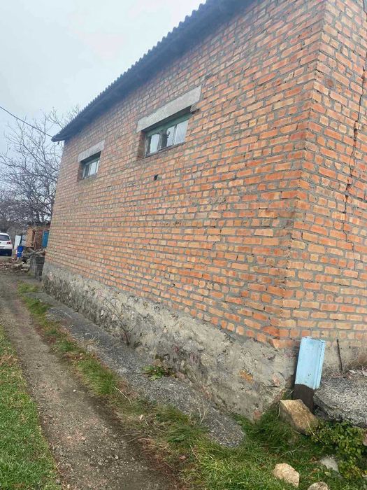 Будівля сараю з гаражем, площею 68,6 кв. м, Кіровоградська обл.