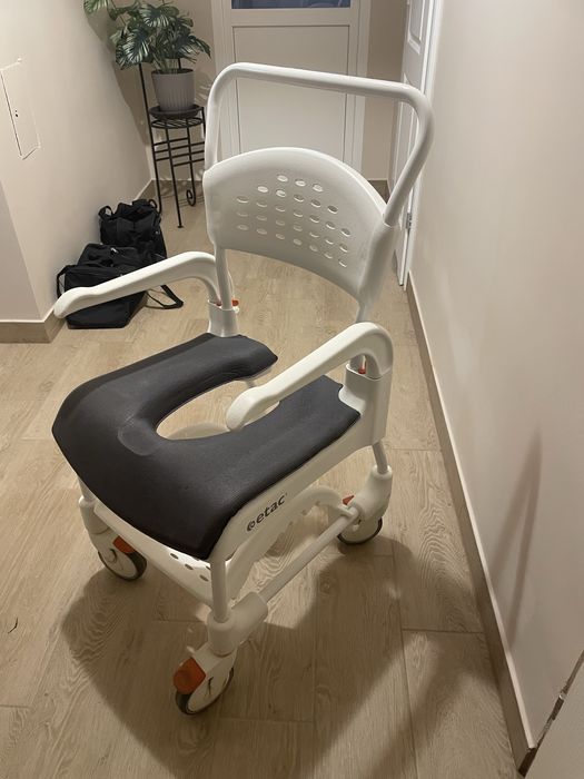 Wózek toaletowo prysznicowy