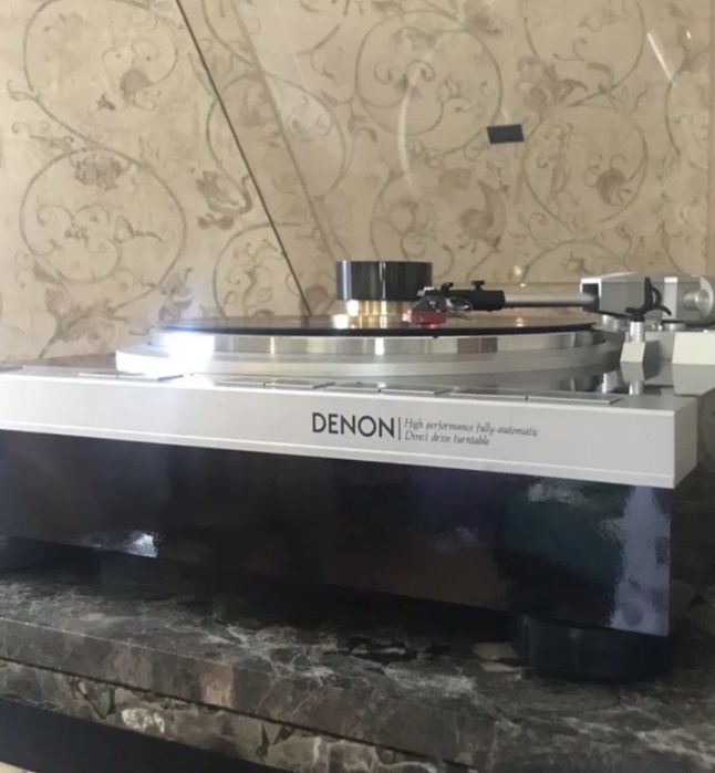 Gira Discos Denon DP47F