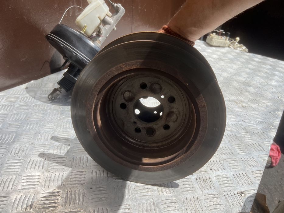 Задний тормозной диск Тойота рав4 год 04 toyota rav4