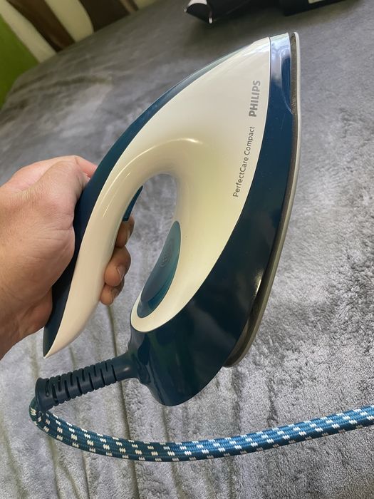Праска Philips PerfectCare Compact парогенератор