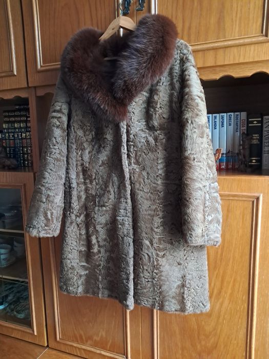 Futro naturalne karakuły z kołnierzem z lisa_vintage