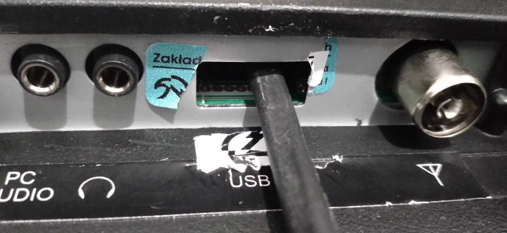 Telewizor 22 cale bez USB wbudowany Dekoder DVB-T2 pilot bez TXT do ZK